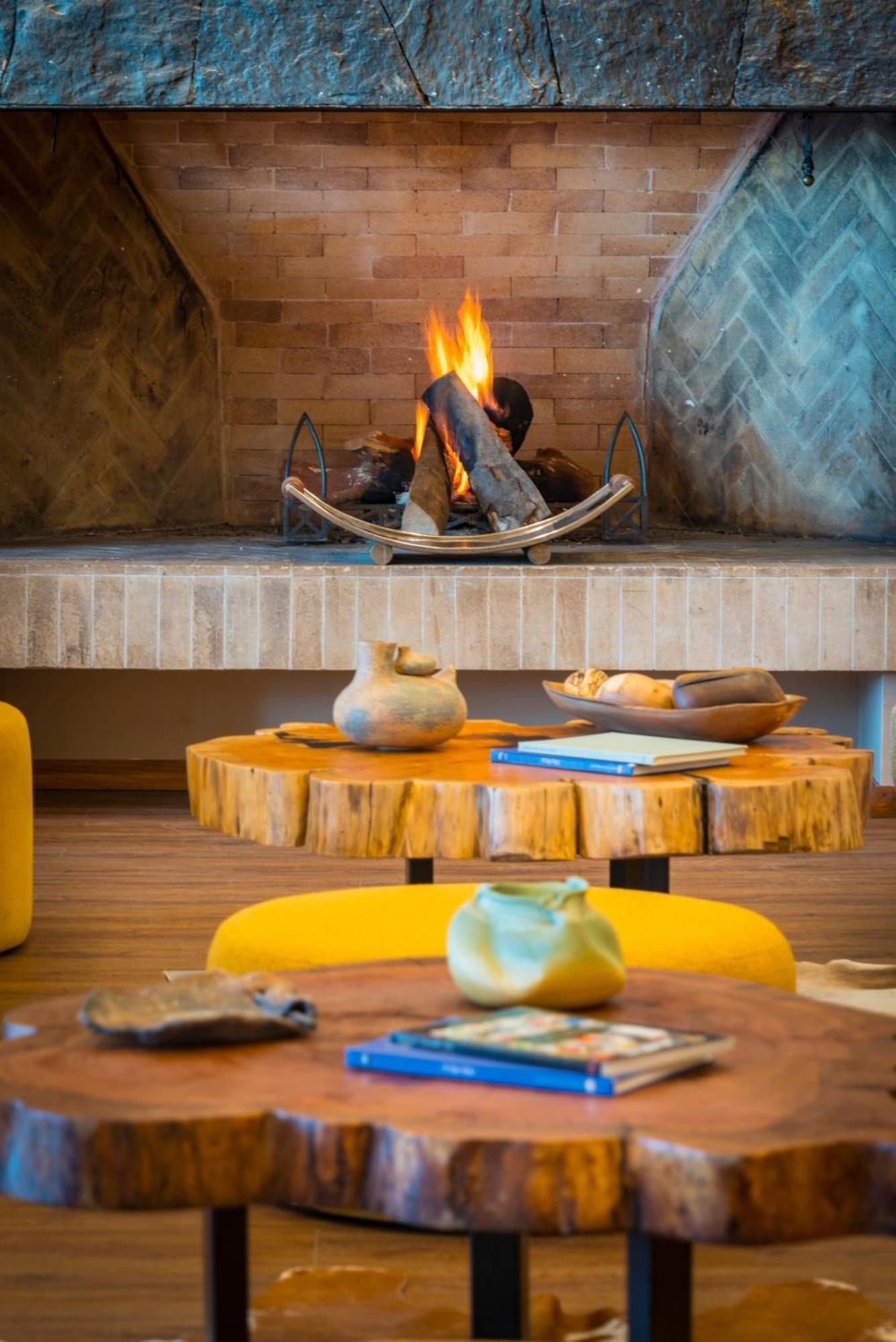 Park Lake Luxury Hotel Пукон Екстер'єр фото The fireplace at the lodge
