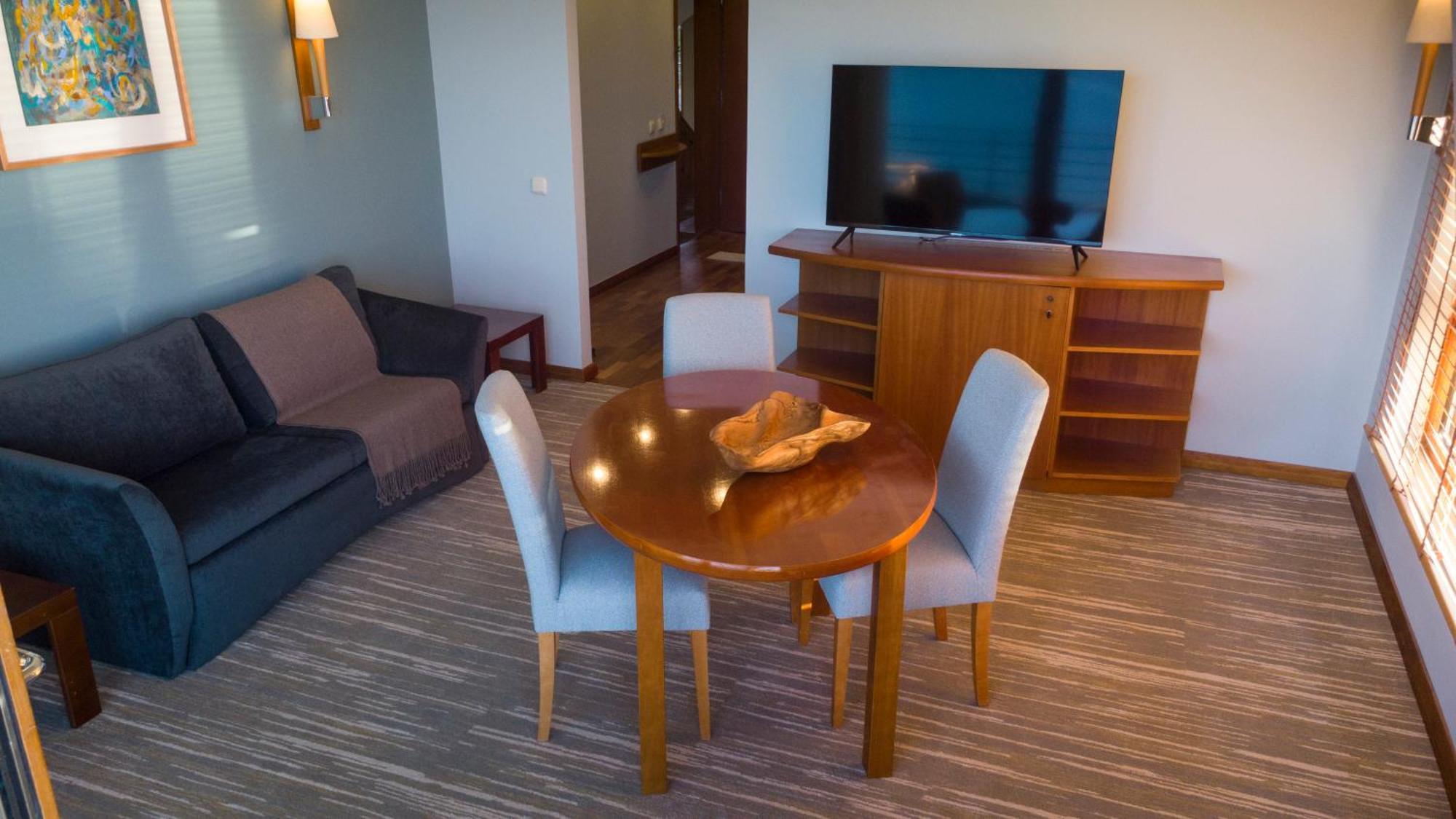 Park Lake Luxury Hotel Пукон Екстер'єр фото A living room in a hotel