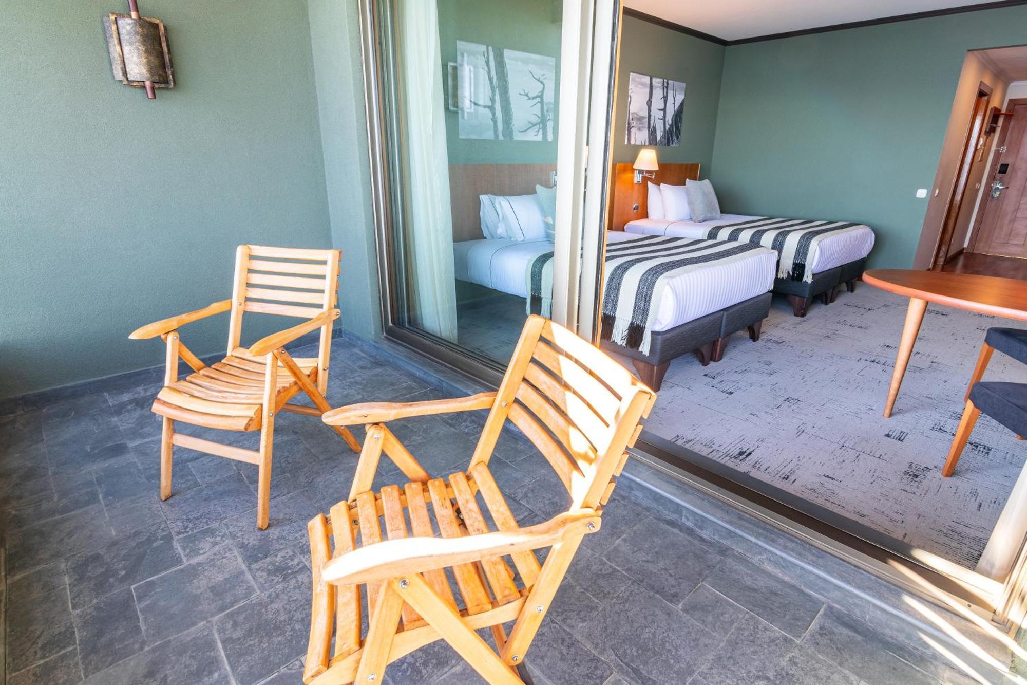 Park Lake Luxury Hotel Пукон Екстер'єр фото A balcony at a hotel