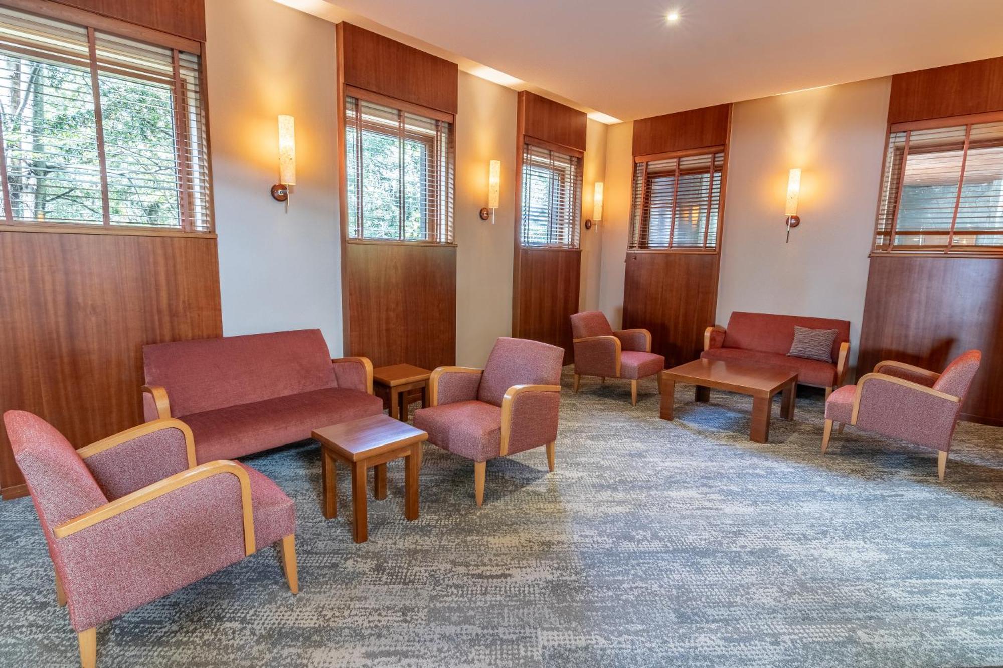 Park Lake Luxury Hotel Пукон Екстер'єр фото The interior of the lounge