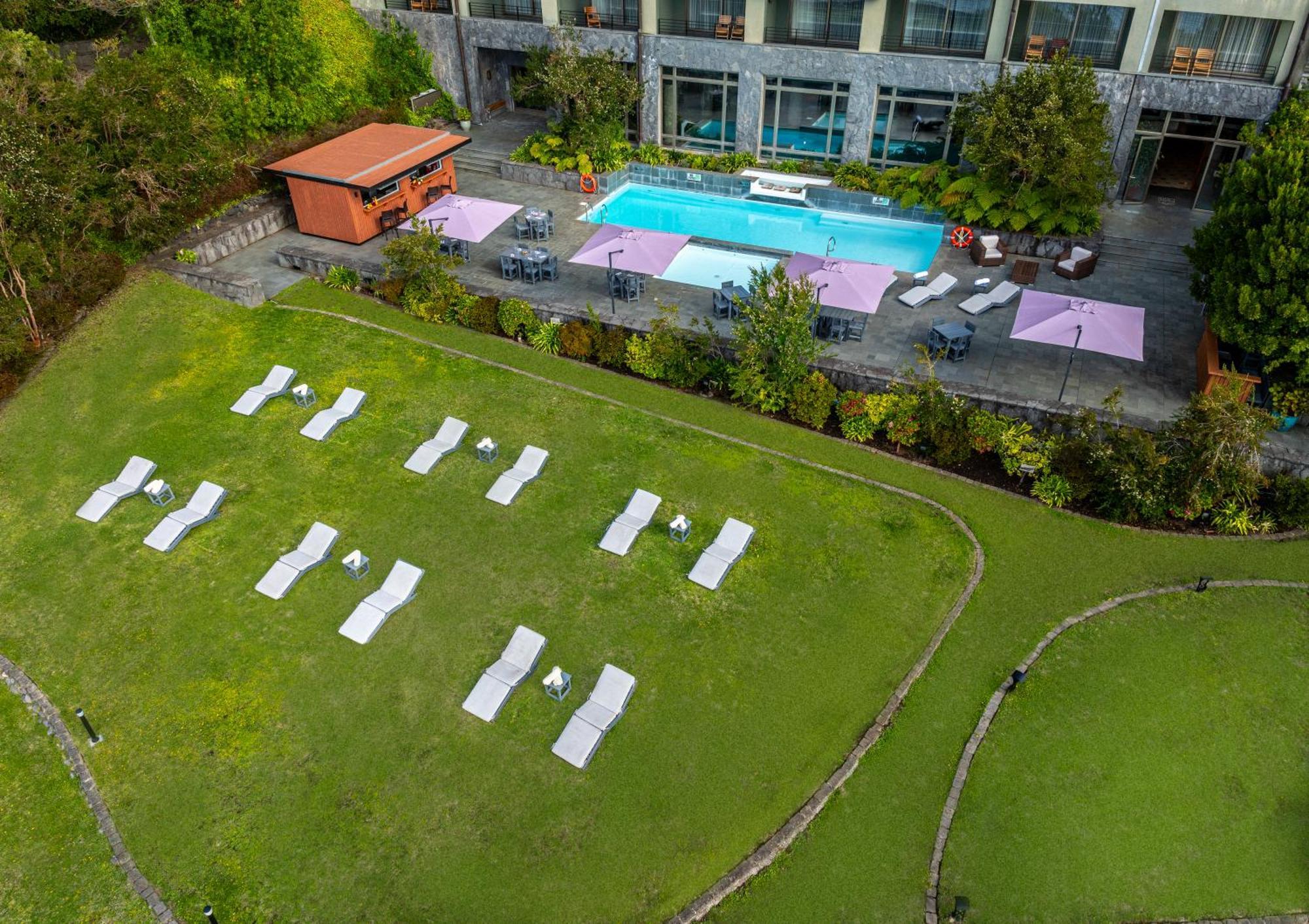 Park Lake Luxury Hotel Пукон Екстер'єр фото The swimming pool at the hotel