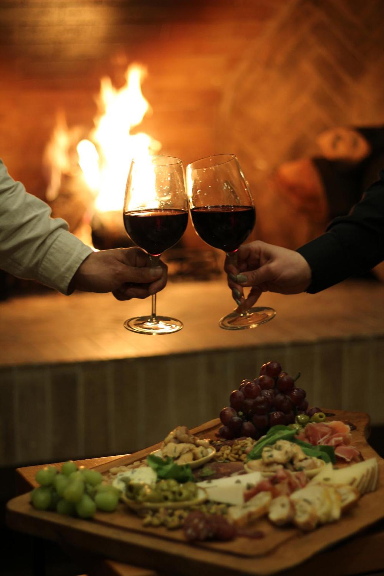 Park Lake Luxury Hotel Пукон Екстер'єр фото Wine tasting