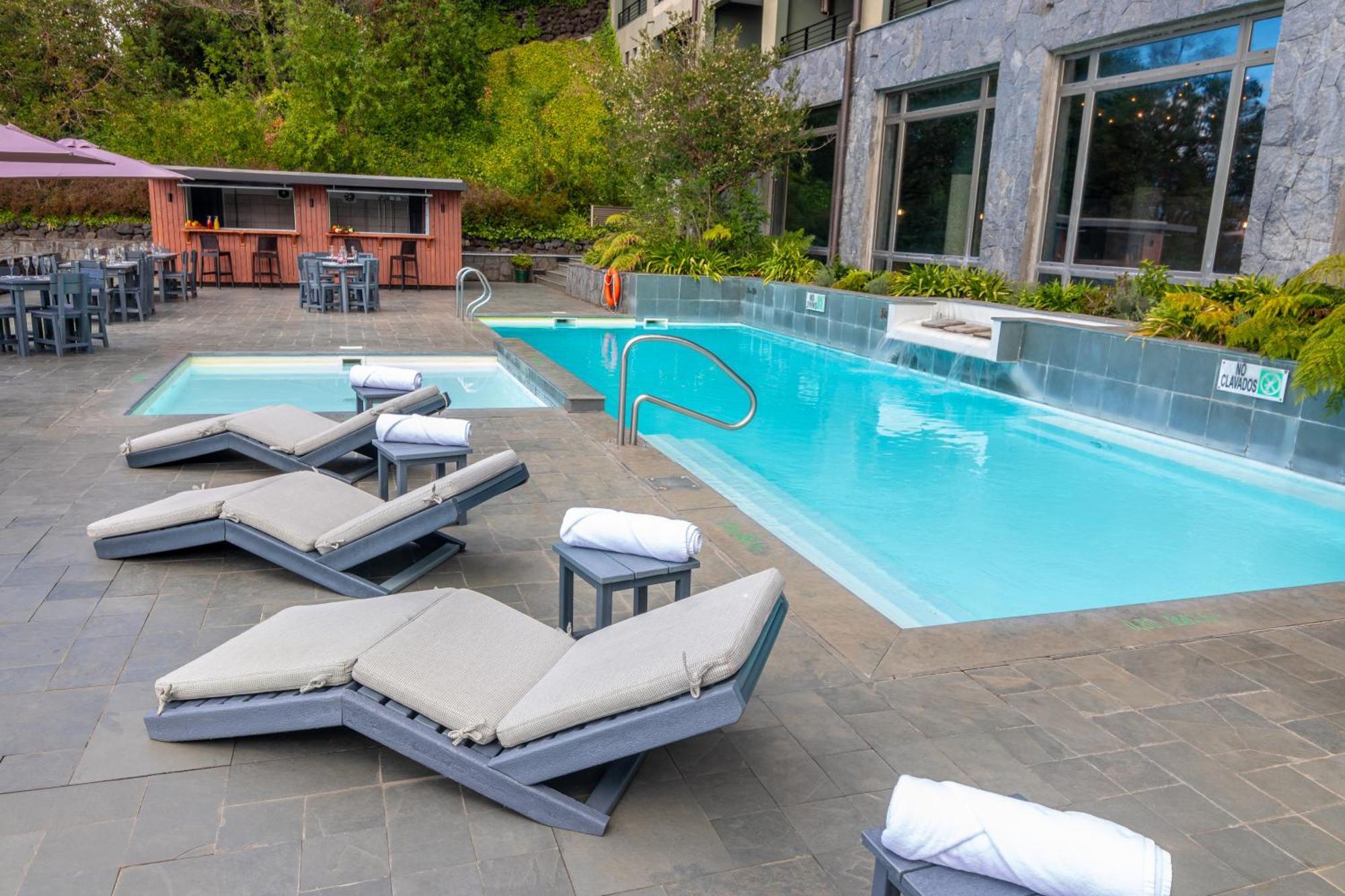 Park Lake Luxury Hotel Пукон Екстер'єр фото The pool at the hotel