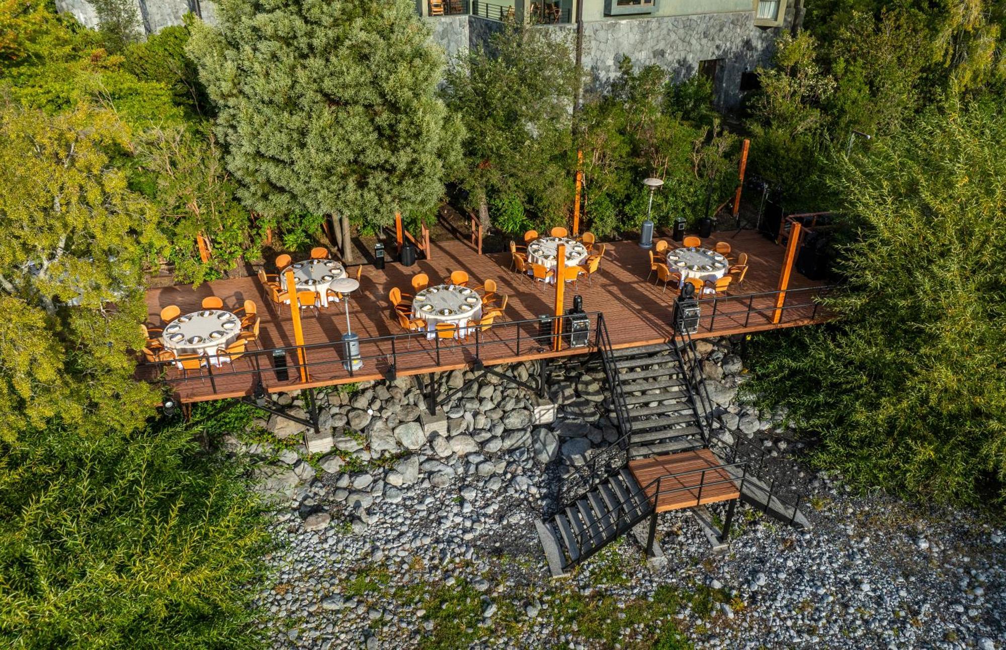 Park Lake Luxury Hotel Пукон Екстер'єр фото The restaurant