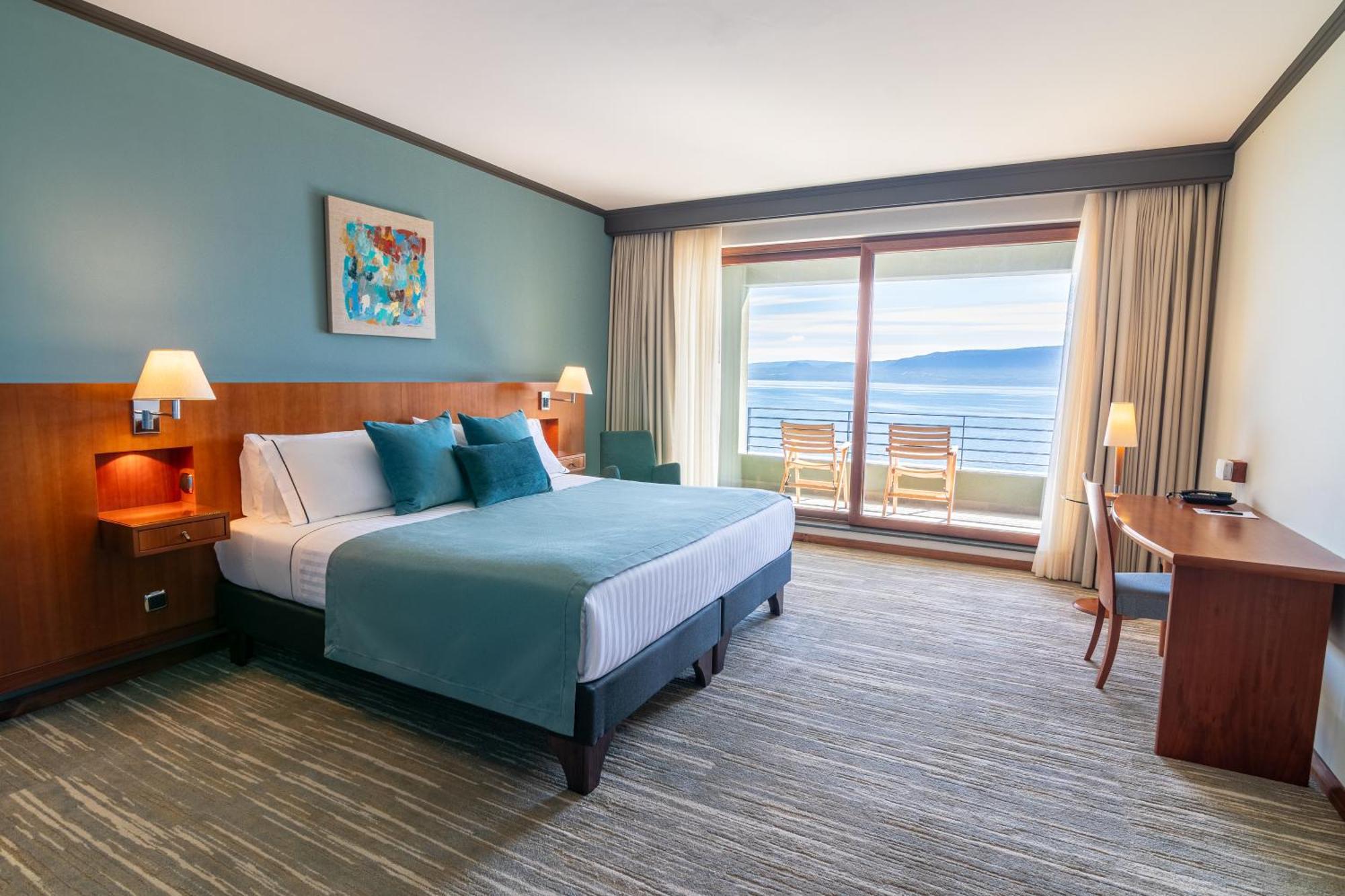 Park Lake Luxury Hotel Пукон Екстер'єр фото Deluxe Room with Sea View